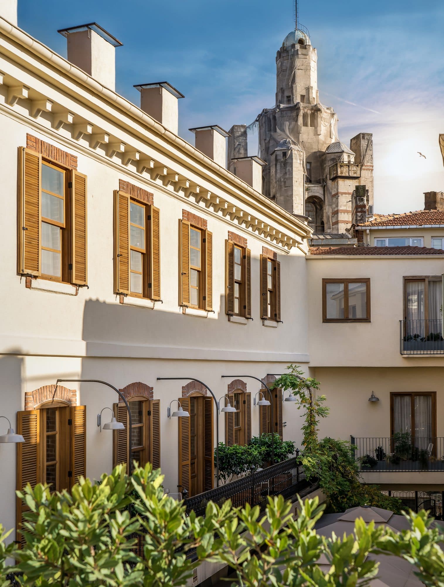 Ecole St. Pierre Hotel in Galata